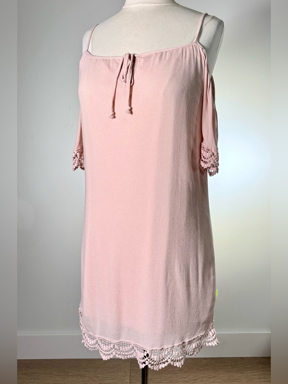 CURE S Blush Pink Cold Shoulder Crochet Trim Dress Very Soft Lined Cute